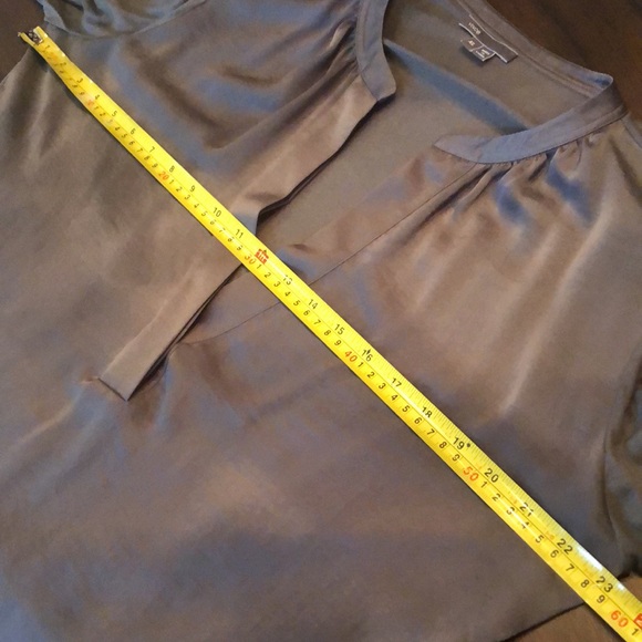 Vince mixed materials of soft modal cashmere poly long sleeve deep v neck top - Picture 8 of 9